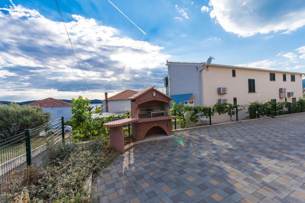 Apartment Angie Трогір Екстер'єр фото